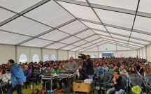 Los estudiantes, durante las actividades celebradas ayer. 