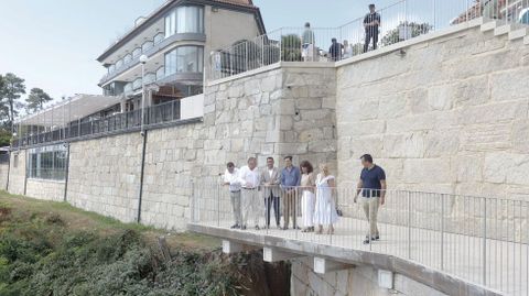 El alcalde de Sanxenxo, Telmo Mart�n, y el presidente de la Diputaci�n, Luis L�pez, visitaron la zona de Silgar donde comenzar� el paseo litoral
