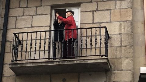 Celebraci�n de las bodas de oro de Ceferino y Sinda en la Calle de la Alegr�a