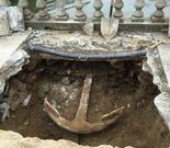 El ancla, que ha sido desenterrada, se conserva en muy buen estado, al pie del puente viejo cedeir�s. 