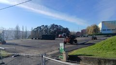 Maquinaria de obra en los campos de f�tbol 8 de Caranza. 