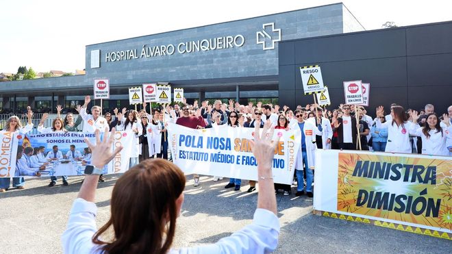 Los m&eacute;dicos del hospital &Aacute;lvaro Cunqueiro de Vigo exigieron el lunes la dimisi&oacute;n de la ministra.