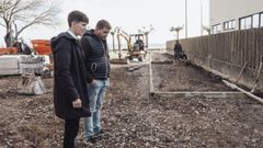 El alcalde de Ribeira, Lu�s P�rez Barral, compr� el inicio de los trabajos.