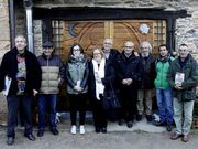 Los artistas con Menc�a Yano, que present� su libro. 
