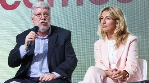 El ex embajador de Espaa ante las Naciones Unidas, Agustn Santos Maraver, junto a la vicepresidenta segunda del Gobierno, Yolanda Daz.