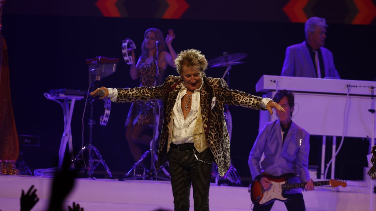 Rod Stewart convirtió el repaso a su trayectoria en una fiesta de rock