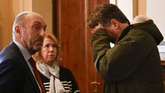  Juan Cofi�o (i), presidente de la Junta General, junto a Xabel Vegas (i), portavoz del IU, antes del inicio de la reuni�n de la Junta de Portavoces del Parlamento asturiano para convocar el pleno centrado en el debate final de los presupuestos del Principado