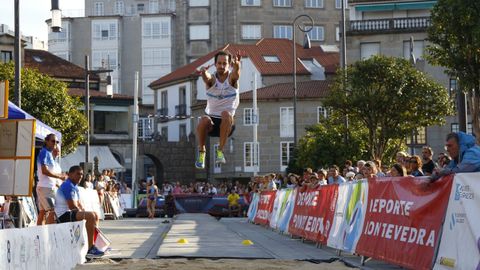 Salto de longitud en una edición anterior de Saltar na Rúa