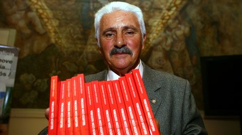 Enrique Mora Morandeira, adem�s de polic�a, era autor de numerosos libros en prosa y en verso. 