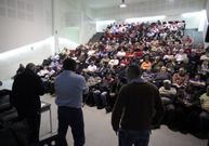 Los titulares de la parcelaria de Vilatuxe llenaron el auditorio. 