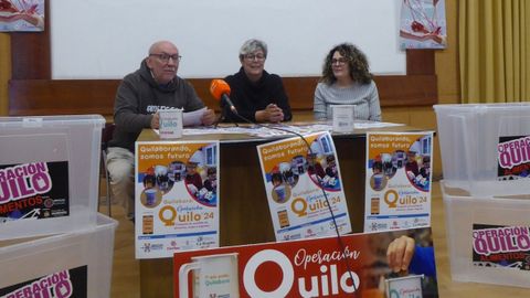 Xulio Csar Iglesias, gerente de Amencer, Mara Tabars, directora de Critas, y Bea Justo, tcnica de la entidad benficoasistencial, en la presentacin