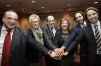 Augusto P�rez-Cepeda celebr� la victoria con parte de su equipo. 