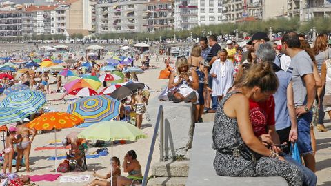Uno de los destinos por excelencia en verano es Sanxenxo, en la imagen la famosa playa de Silgar
