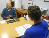 <span lang= gl >Valent�n entrevistou onte a Adolfo, lector apaixonado de Rosal�a</span>. 