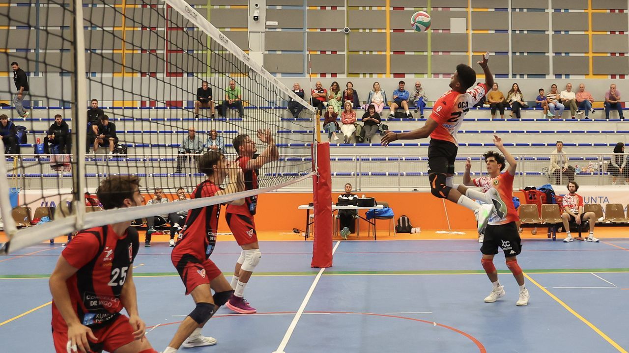 El Volei Dumbría se aferra a O Conco para volver a ganar un mes después