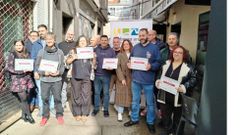 Los hosteleros posaron con sus premios tras el acto celebrado en A Pobra