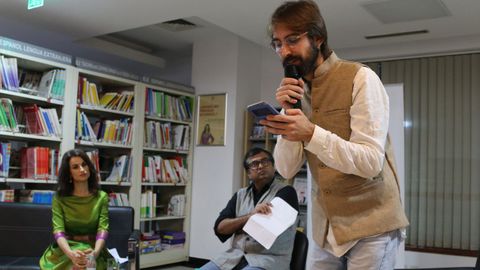 El poeta asturiano Miguel Rodr�guez Monteavaro y la poetisa gallega Yolanda Casta�o