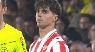 El canterano del Celta Miguel Conde, en su debut en Segunda con el Sporting de Gij�n.