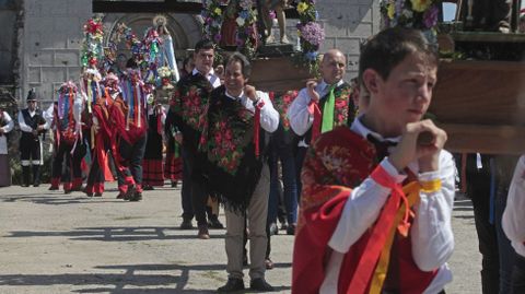 En la procesin y los bailes parriciparon este ao 45 personas en esta parroquia de O Incio