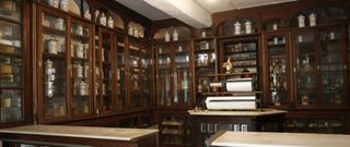 Entramos en el futuro museo de la botica de Doade