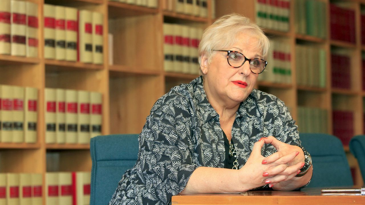 El «DOG» publica el cese de María Xosé Porteiro, adjunta a la valedora do Pobo