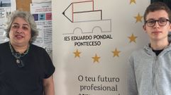 Marcos, con su docente de Matemticas, Manuela Ures