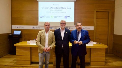 Jaime L�pez, secretario xeral de la CEL; Severino Rodr�guez, presidente de Ribeira Sacra Next y C�sar Blanco, vicepresidente de la CEO 