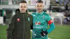 Los hermanos Prego Cancela, en el derbi de Santa Comba. A la izquierda, Dori�o, entrenador, y a la derecha, Doro, capit�n y presidente del Xallas. Copa da Costa, octavos de final,�Xallas - Castriz 2-3.