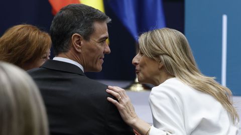 Pedro S�nchez y Yolanda D�az, al inicio del acto en el que Gobierno y sindicatos firmaron el acuerdo para subir el SMI