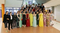 Los alumnos graduados en el IES Julio Prieto Nespereira se reunieron en el centro