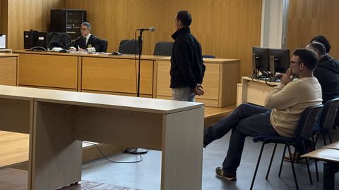 Los acusados se levantaron del banquillo solo para decir que no queran declarar