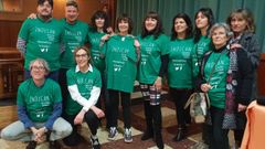 Miembros de Indican, en una imagen con la escritora Rosa Montero