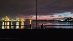 Imagen del puente de As P�as sin iluminaci�n, tomada la noche del pasado martes