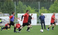 Uno de los partidos del torneo, que en su primera edici�n cuenta con doce equipos en liza. 