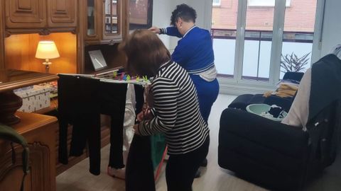 Las cuatro compaeras hacen una vida normalizada en su hogar