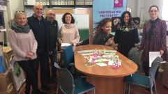 De izquierda a derecha: Irene Dacal, concejala de Comercio en O Barco; Mino Alonso, presidente de Cruz Roja Valdeorras; Santiago Melo, vicepresidente de Aeva; Pamen Cruz, representante del sector comercio en Aeva; �ngeles Rodr�guez, vicepresidenta del CCA; y Sandra Moldes, presidenta del CCA