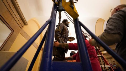 Trabajos para retirar la estatua de Robert E. Lee del Capitolio