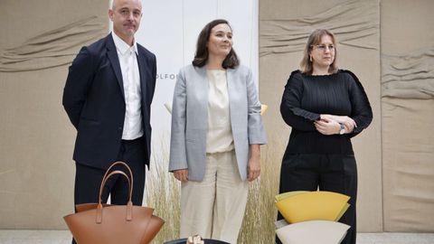Rub&eacute;n Mart&iacute;n, Adriana Dom&iacute;nguez y Patricia Alonso, en la presentaci&oacute;n de resultados de Adolfo Dom&iacute;nguez
