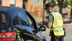 La Guardia Civil controla los accesos y salidas de Cantalejo, en Segovia