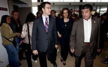 Julia Rodr�guez, entre Feijoo y D�maso L�pez, en un mitin.