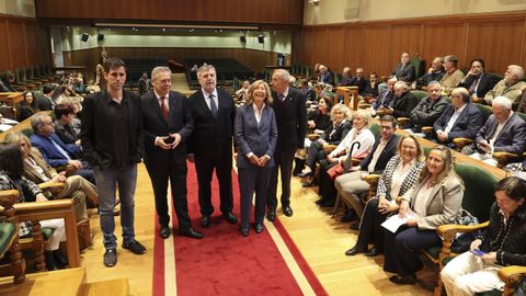 De la Fuente; el conselleiro de Sanidade, Gmez Caamao; el presidente del Colegio de Mdicos de A Corua, Chano Vidn; la presidenta del Colegio de Farmacuticos, Sara Catrain; y ngel Concheiro, presidente de la Real Academia de Farmacia. 