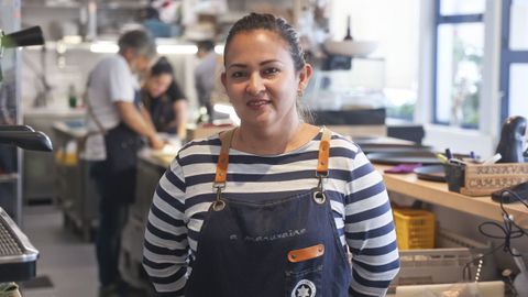 Maryeling Prez se forma camarera en A Maruxaina, a travs de un programa de Critas