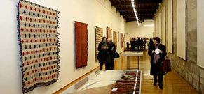 Una exposici�n en el Museo do Pobo Galego ense�a el papel de las mujeres en los telares.