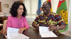 Margarita Lamela y Desire Kouakou, en la firma del convenio 