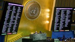 Dos pantallas gigantes muestran los votos en la peticin del alto al fuego en Gaza promovida por Estados Unidos en el Consejo de Seguridad de la ONU.