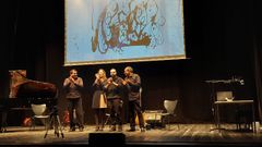 Presentaci�n de �Tinta de fol� en Rianxo