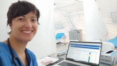 Maite Maza en el interior de una tienda donde tiene su consulta en el hospital de campa�a de Caracas