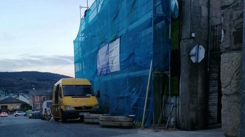 Obras del jardn vertical en el cruce de la calle Maior y Calexa