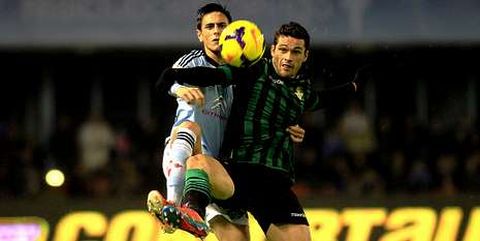 David Costas regres� ayer a la titularidad en la defensa c�ltica formando pareja de centrales con Font�s, y dejando a Cabral en la banqueta.