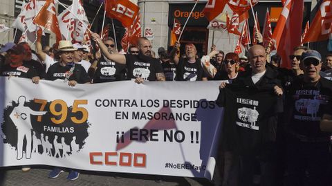 Trabajadores en una manifestacin contra el ERE de MasOrange, en octubre del 2024